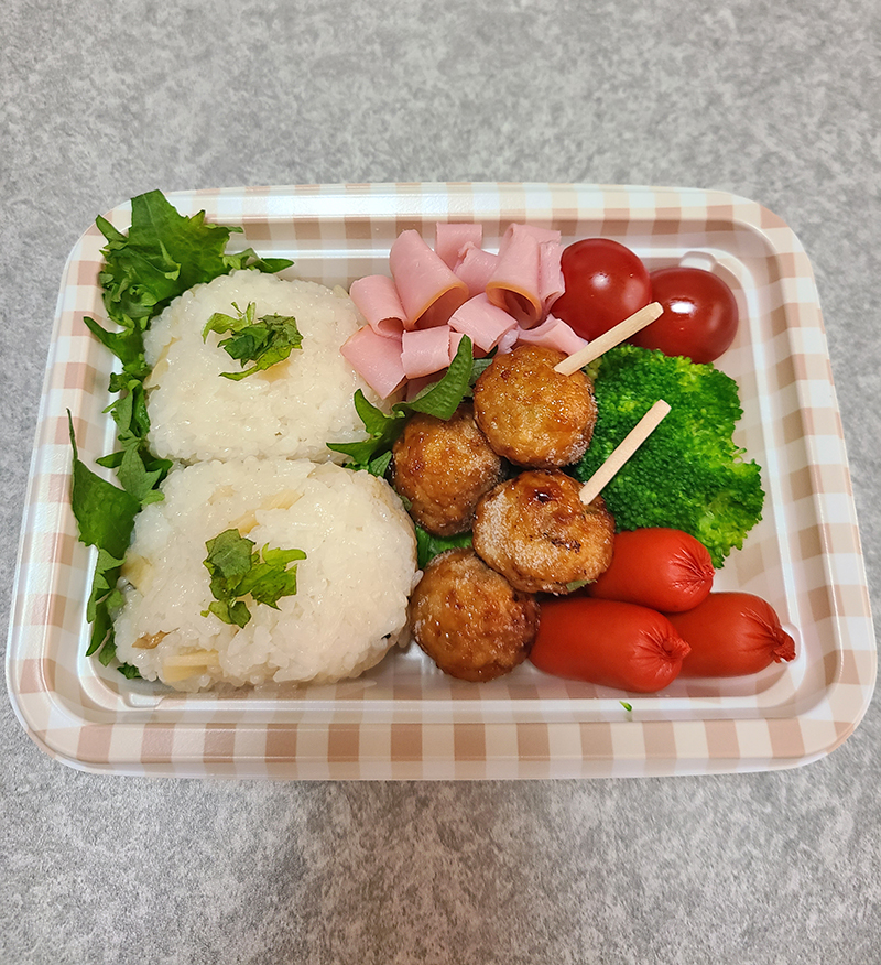 たけのこご飯おにぎり 完成写真